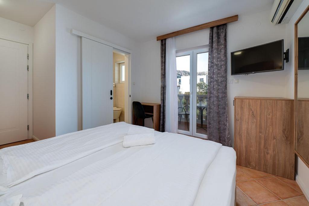 Bed & Breakfast Dosen II Baska  Luaran gambar