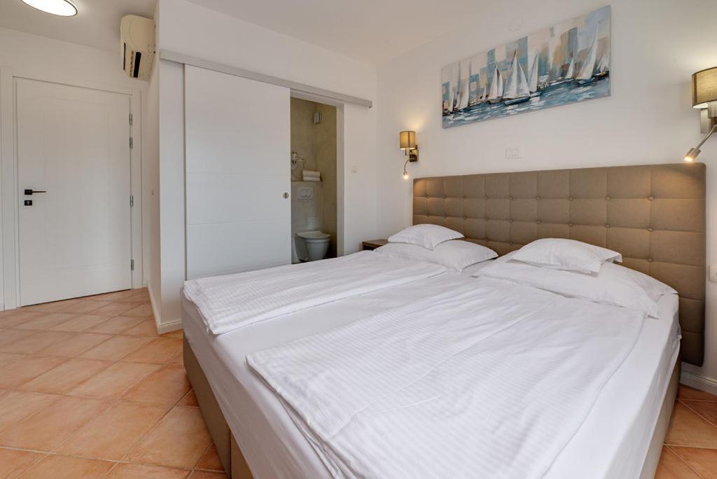 Bed & Breakfast Dosen II Baska  Luaran gambar