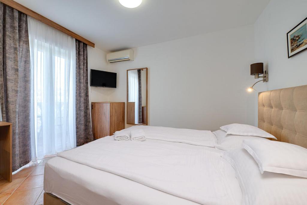 Bed & Breakfast Dosen II Baska  Luaran gambar
