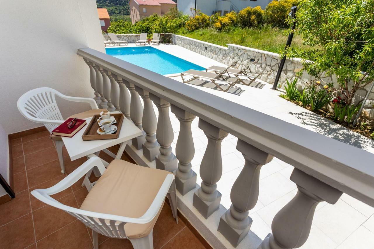 Bed & Breakfast Dosen II Baska  Luaran gambar